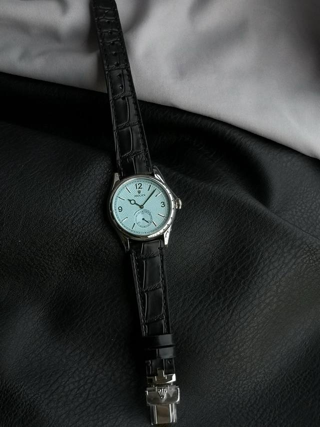 劳力士 M52508恒动1908型，小秒型腕表，劳家制表有史以来第一款背底腕表，独家定制Cal.7140原装机芯，功能外表做到和原装一致；表壳引进德国Cnc车洗