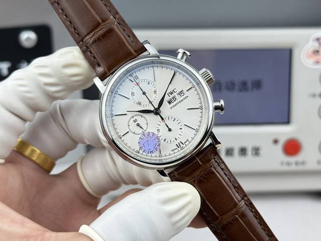 Zf出品， 波涛菲诺计时腕表 腕表尺寸42Mmx13.5Mm。完美同步，表壳以精钢材质打造，通过细致的抛光打磨之后呈现出细腻光泽，表耳弧度自然，与表壳完美融合，