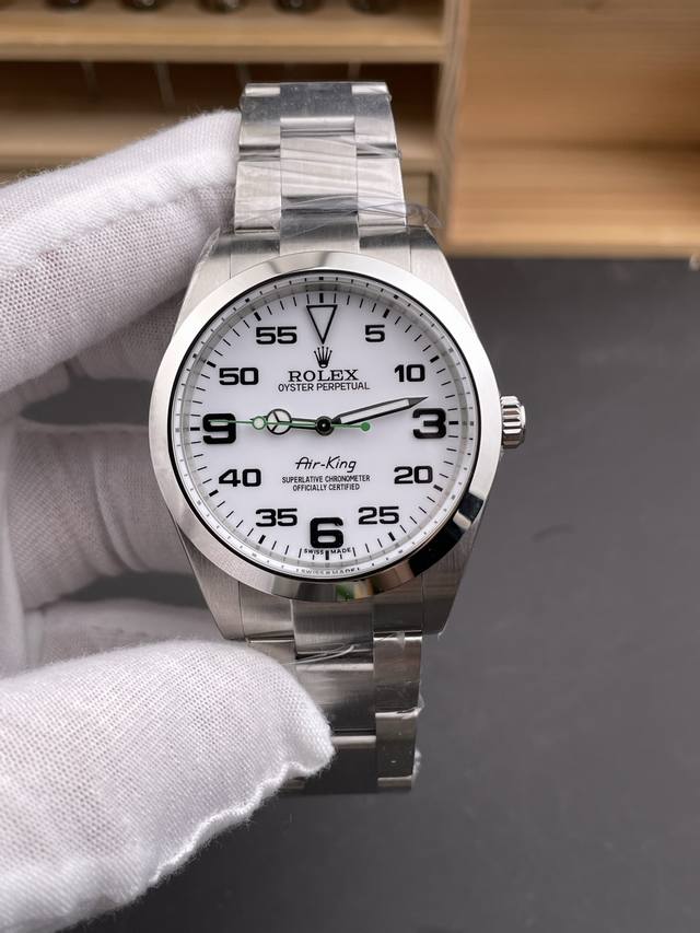 超高性价比新品空霸 年度劳力士最新款空中霸王型，40Mm、唯一一款“劳力士原色” 绿色指针，绿色Logo表盘！立体数字刻度，超强瑞士夜光，6位皇冠Logo 承搭