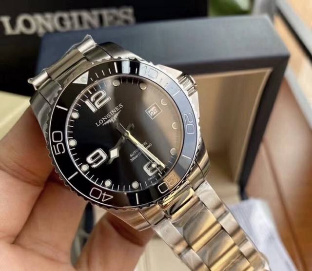 浪琴最新款康卡斯，陶瓷圈口系列男士腕表，独家货源，浪琴中的水鬼，防水300米，潜水亲民款，表径41厘米、自动机械机芯，配送胶带一条，一表两用，全新，这个表一直涨