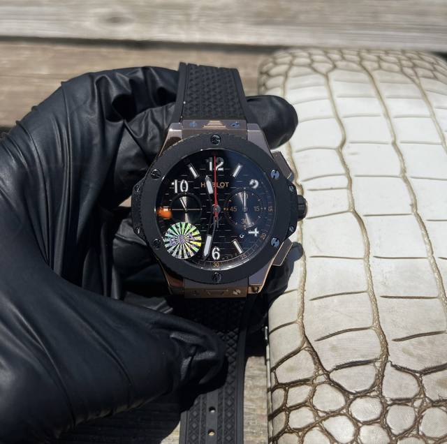 Bba出品 宇舶 Big Bang 系列 20周年纪念款 机械美学，颠覆计时 经典传承 创新致敬 为庆祝宇舶表20周年荣耀历程，Big Bang系列推出限量纪念