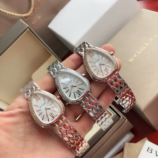 宝格丽Serpenti Seduttori自古以来，蛇形图案就时常出现珠宝饰品中，作为智慧，重生和生命力的象征，它既是装饰品也是护身符。而如今提到灵蛇，就会让人