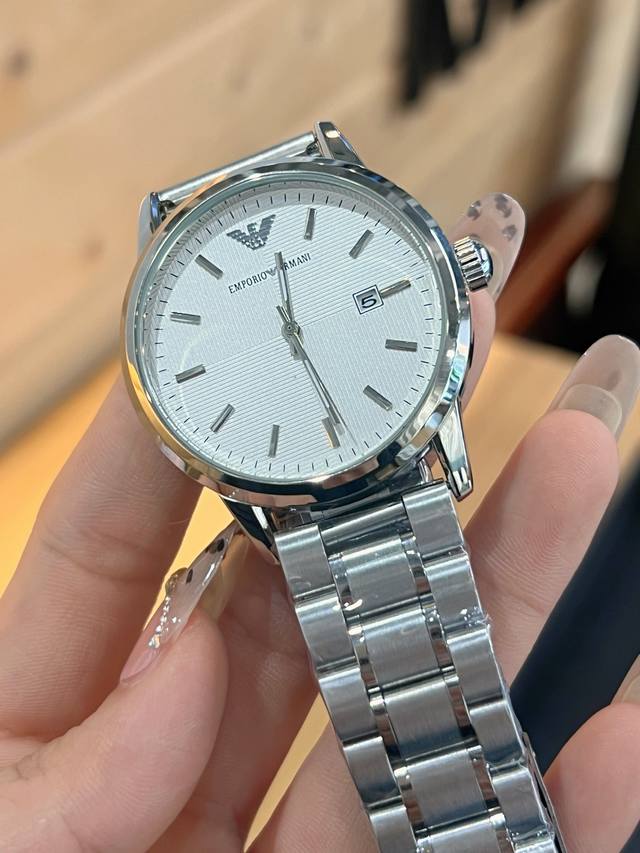 阿玛尼Armani 新款火爆来袭男士时尚石英腕表 经典三针。尺寸：40Mm