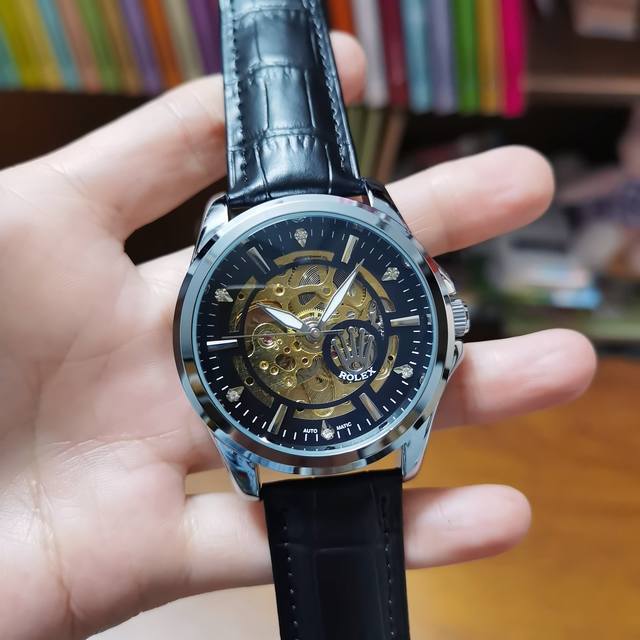 真皮表带十双按蝴蝶扣 白：p ，间金、全黑同价：p ，新款暴出 ，劳力士一Rolex 休闲商务男款火爆上市超强矿物质镜面，全自动机械机芯，走时精准，真空电镀 ，