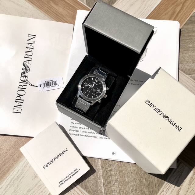 原厂阿玛尼 Armani 石英男表，专柜新款！本年度最火的男神款！Ar11241，时尚立体质感，多功能计时石英码表，进口石英机芯，时尚潮流范十足！30米生活防水
