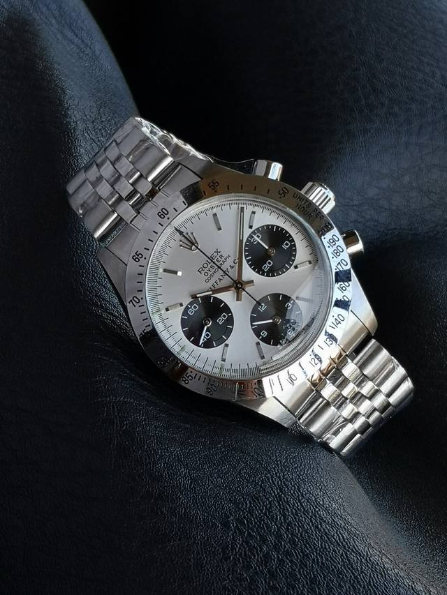 Msf中古劳力士 Tiffany联名款迪通拿，37Mm表径，黑色熊猫盘面搭配白色计时小表盘，经典蜗盖镜面设计。精钢表壳搭配钢带表扣，搭载Wm-7750手动计时机