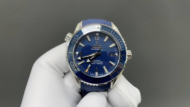 Ovs Factory 唯一一家机芯摆轮带砝码螺丝钉 完全对版 欧米茄海马 米尺寸45.5Mm 钢带沉稳大气，陶瓷单向旋转表圈，搭载独家唯一对版 Cal.850