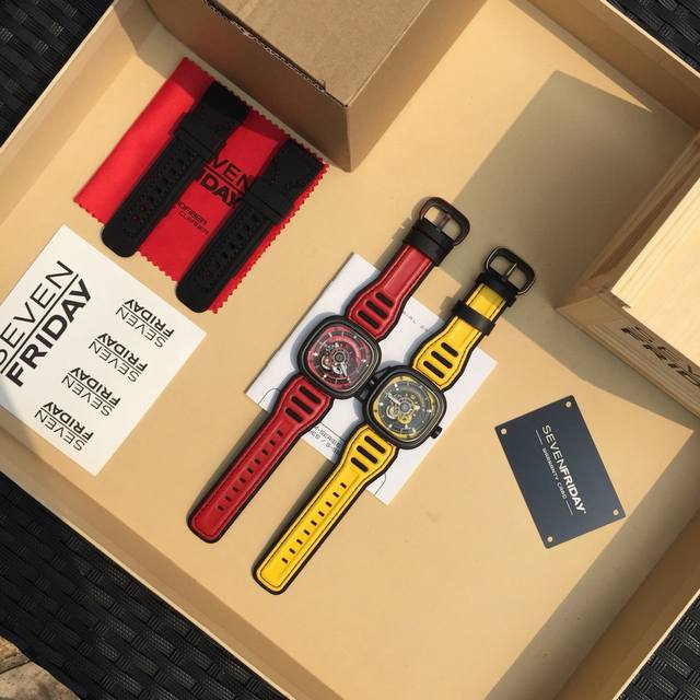 支持香港、美国直邮 新款到货，七个星期五 手表#列 设计灵感来自赛车非常帅气，咱原厂拿出，表带是专供的，区别外面做货，市场上大多没有的厚重感，颜色也不对