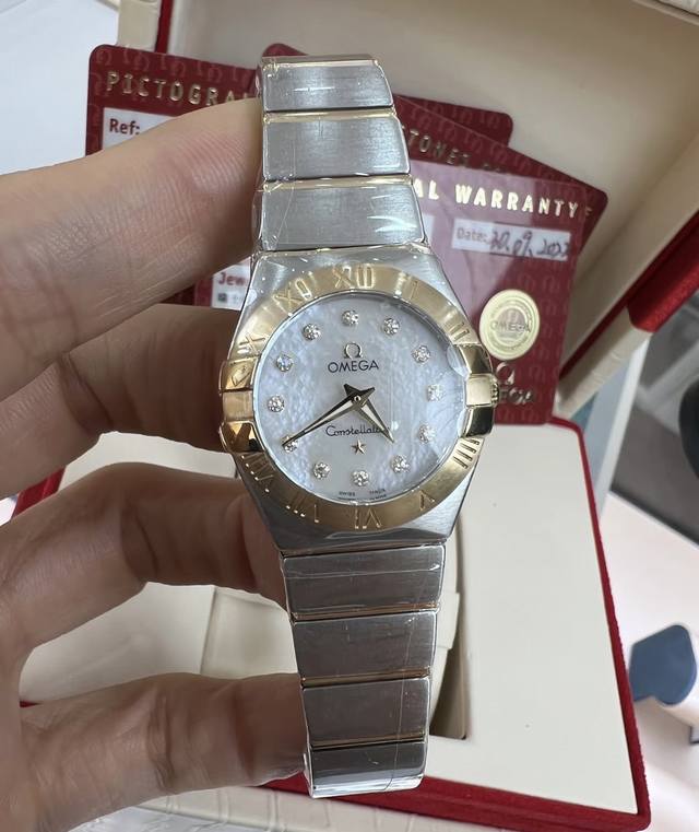 最新到店星座24盘黄金内钻石英女表，珍珠贝母盘面，钻石刻度，剑形夜光指针，经典四爪托设计罗马数字圈口！自产1376机芯，公价47190米， 年9月全套，店内现1