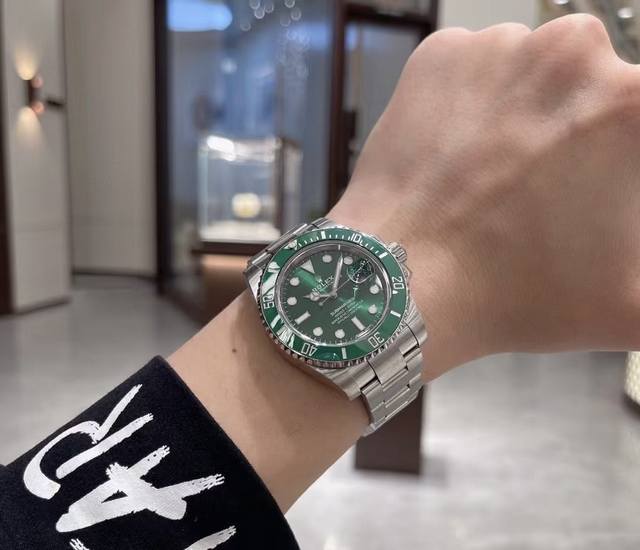 年12月卡全套全长 劳力士潜航者116610Lv-0002二代绿水鬼 表径40Mm 自动机械 陶瓷表圈 二代绿色盘面 颜值担当 “当红辣子鸡” 价94770元
