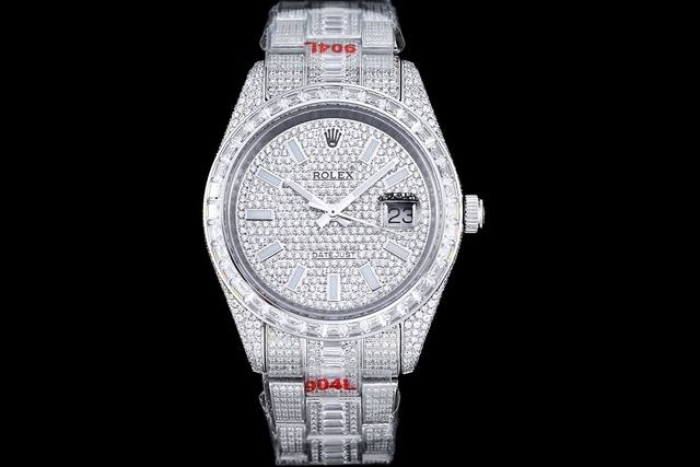 奢华极致满天星版本腕表904精钢打造，密镶顶级美钻，奢华品质的诠释，璀璨夺目，魅力绽放。表壳表链全镶满美钻，金光闪闪，机芯可选择2824机和国产，腕表尺寸42M