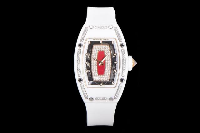 Bba横空出世：明星网红款理查德米勒Rm07-01 1表壳：采用与原版一致Zta白色黑色陶瓷表壳。 2机芯：独家定制机芯 还原 3表径：还原45.66X31.4