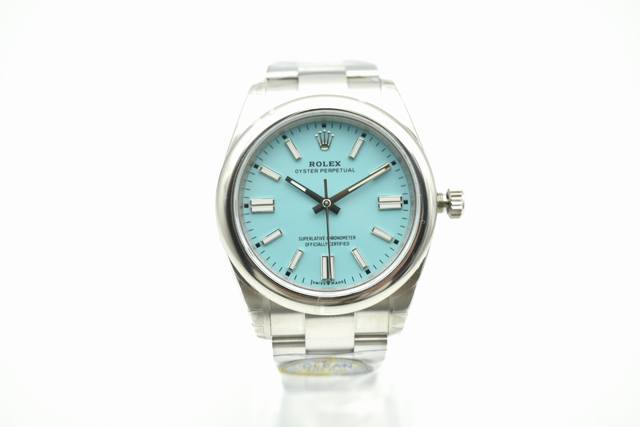 C Factoty 劳力士 Rolex 恒动匠心之作来袭： 1搭配 机芯，动力储存40小时，所有刻字、Logo与原装一致； 2与原装一致厚度12Mm，表径41M