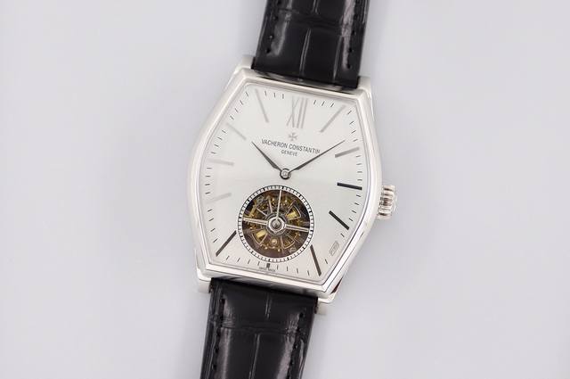 Vacheron Constantin 江诗丹顿 为庆祝酒桶形腕表诞生一百周年而推出新款Malte 马耳他系列腕表，依旧保留了复杂功能腕表最具标志性的元素：陀飞
