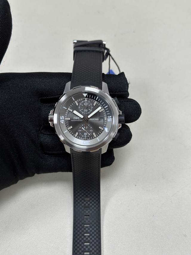 万国 海洋时计系列 44Mm “鲨鱼”限量款