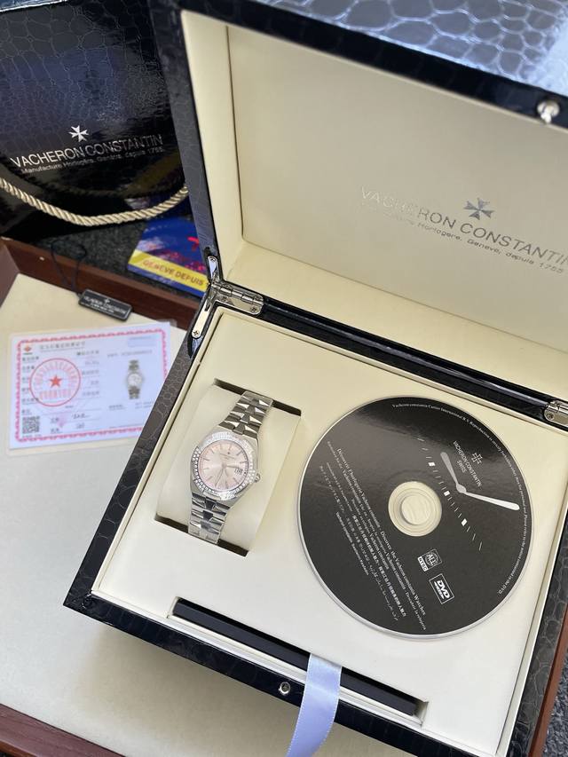 江诗丹顿 Vacheron Constantin Rb2 纵横四海系列 1205V及1225V 这一石英表诞生于 “钟表帝国”瑞士 以抛光精钢精心制成六边形立体