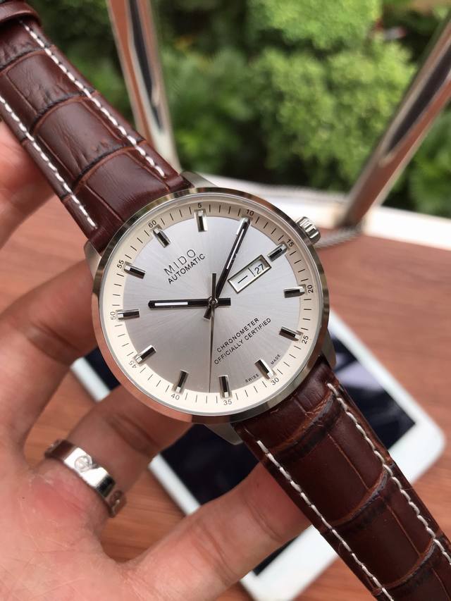 美度-Mido美度指挥官经典爆款推荐男士顶级腕表顶级全自动机械机芯高级矿物耐磨玻璃410精钢表壳可配:316精钢表带 真牛皮表带 尺寸：直径40Mm 厚度12M