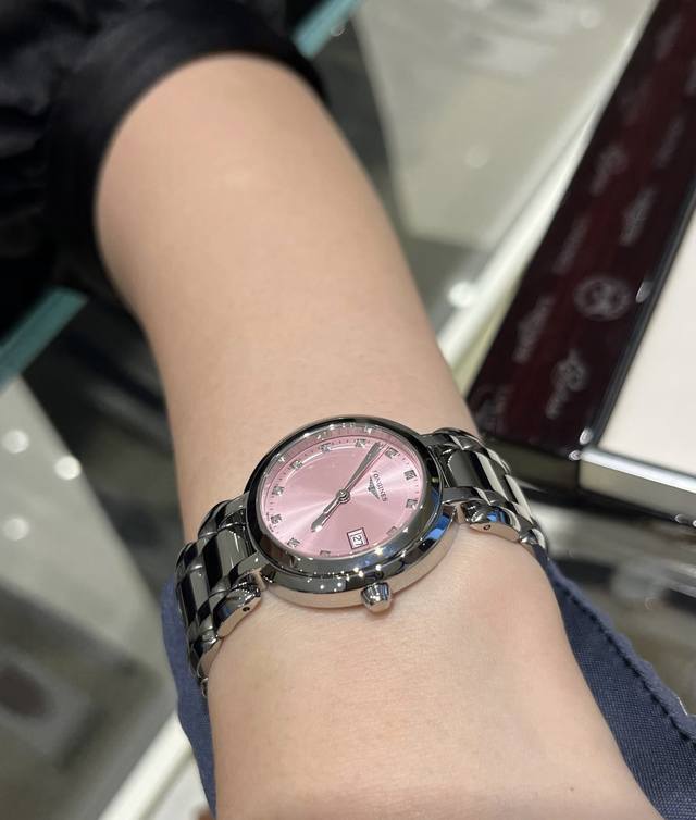 给自己的生日礼物-浪琴心月粉盘 小姐姐给自己选的生日礼物，在平凡的生活里也要有一些点缀，让生活闪闪发光 #浪琴 #浪琴心月 #生日礼物