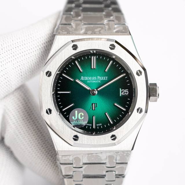 爱彼大热门超薄钢王 2正式上线！ 1定制版Cal.2121机芯 基础模组源自日本西铁城9015机芯 2调日历的功能和正品一致！ 3盘面颜色沉毅稳健 深邃如海 “