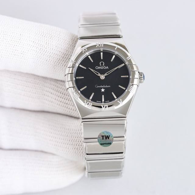 新品上市官方最新字面到货！对版壳套钢带抛光升级 Tw厂欧米茄女款星座系列28Mm石英腕表 ，每个零件都是原装开模。 1仿表史上首次搭载进口瑞士机芯 2石英星座所
