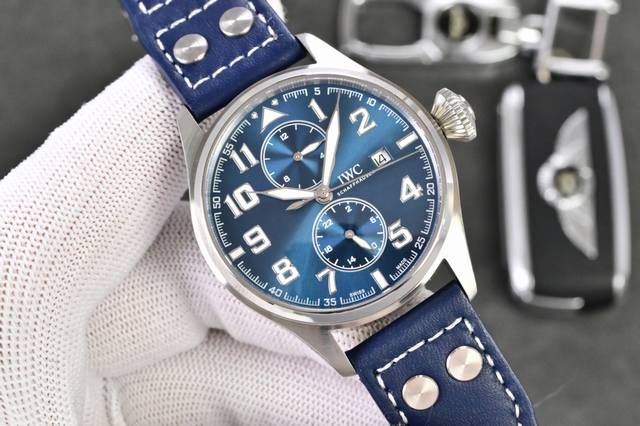 Iwc旗下最耀眼的明星，万国长动能月相专家。 全新飞行员系列Iw51584透底腕表。 表壳 316L精钢表壳，打磨抛光非常圆润。小秒针盘位于6点钟位置附拨针停秒