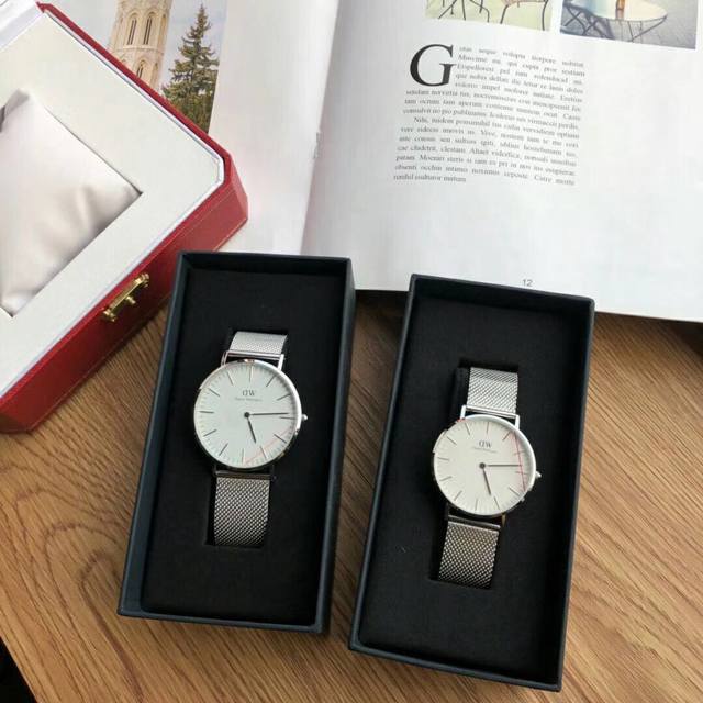 Dw全新推出简约时尚手表，表盘充满现代感，结合经典Classic简洁精致的设计造型，腕间时尚的再定义 尺寸40Mm 36Mm 32Mm