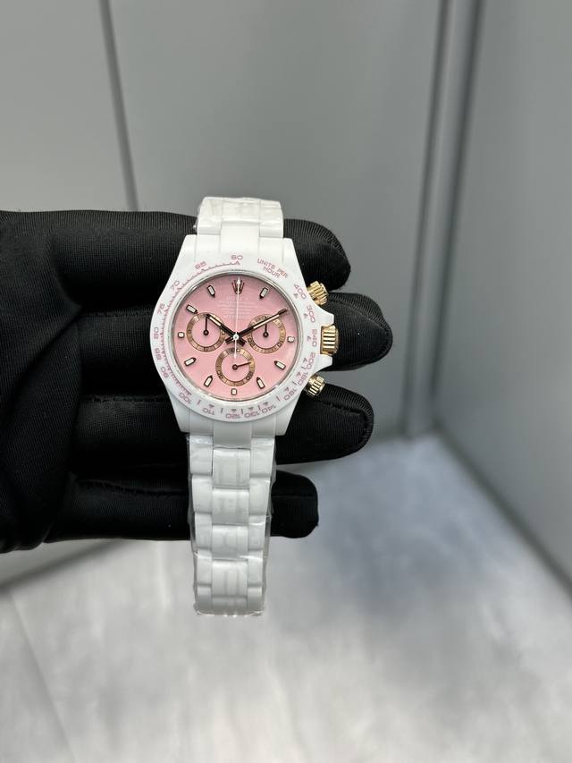 6240劳力士 迪通拿计时码表 德国进口超级纳米陶瓷！堪称业界唯一。表壳、表链以及 Cerachrom陶质实心外圈连计速刻度都是采用了最新研发出的超级纳米陶瓷材