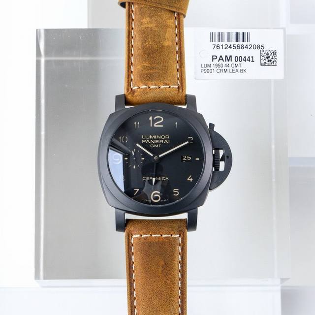 Vs沛纳海 pam 441，升级V2版 44Mm表径，全陶瓷表壳，搭载Vs第二代p 0机芯 Vs为力求完美，凭着踏实做工和稳定品质，不负期待推出441的升级版，