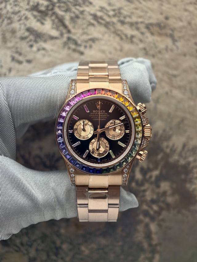 劳力士老款迪通拿 搭载丹东一体7750计时机芯 剩余配件全部是用定制件组装成表 定制蓝宝石水晶玻璃 定制指针 定制表盘 定制彩宝刻度圈 定制钨铜材质表壳表带 达