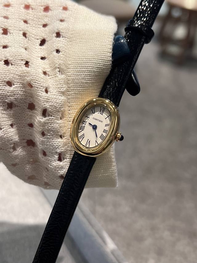 卡地亚 浴缸系列Mini尺寸来啦迷你世界优雅代表 Baignoire浴缸系列腕表，典雅欧风浴缸形状，完美演绎卡地亚的经典美学，涌现腕表设计的焕新力量 卡家又一经