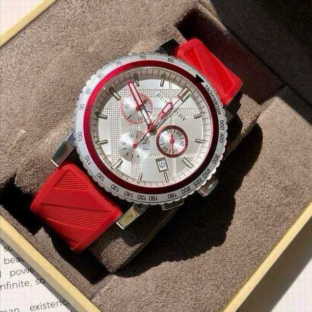 新款到！英国经典奢侈品牌，Burberry 巴宝莉石英男表，Bu9809，巴宝莉永恒经典的格子风格渗透到表盘上，既典雅又不失美感，原装瑞士机芯，蓝宝石玻璃镜面，