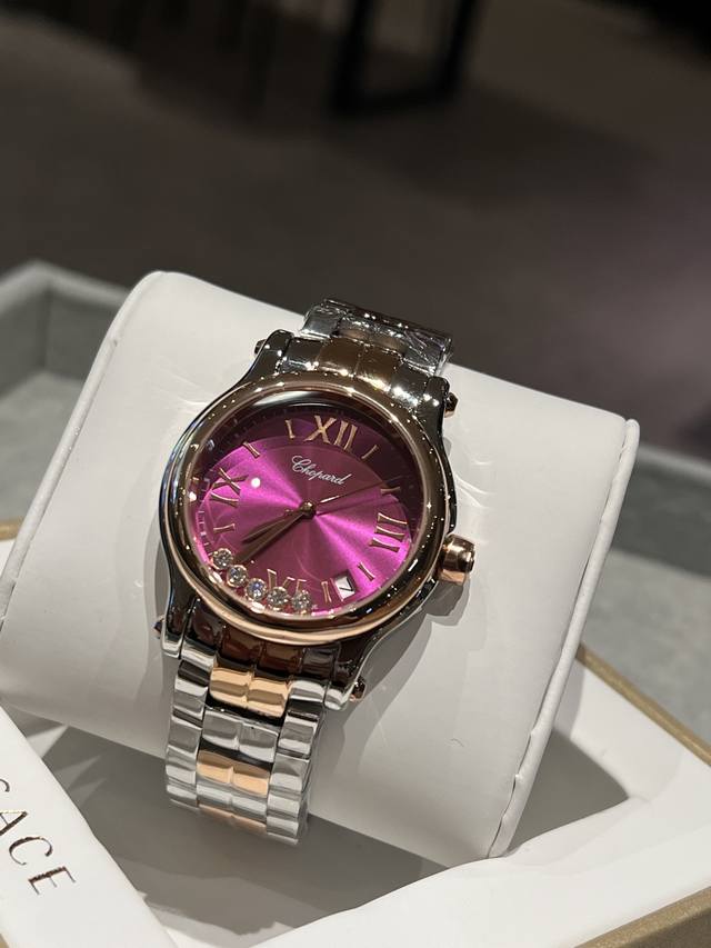 尺寸分别 30 33 36 萧邦Chopard 灵动快乐钻，会跳舞的腕表，闪耀你的每一天！彩色多巴胺表盘搭配白钢质感，可盐可甜，戴上它，快乐如钻石般闪耀！看腻了