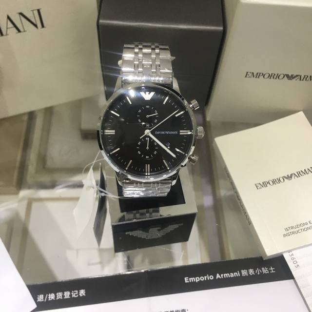 腕表旗舰店阿玛尼Armani 型号：Ar0389 表壳：316L精钢 表镜：强化矿物质玻璃 表带：316L精钢 表扣：双按扣 尺寸：43Mm*10Mm 简约上下