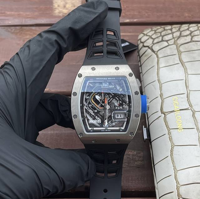 理查德 米勒 Richardmille Rm30-01系列 全自动机械机芯 40X50X16Mm 蓝光镜面 独特镂空表盘 夜光表盘指针 橡胶或尼龙表带 折叠扣