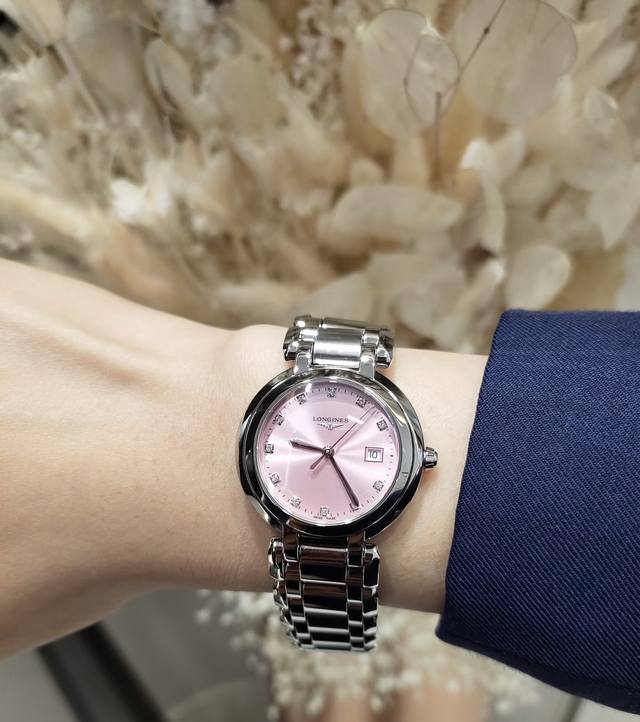 心动暴击浪琴心月樱花盘戳中心巴 樱花飘落的速度是每秒10厘米 而遇见你的心动 是浪琴永恒的光泽