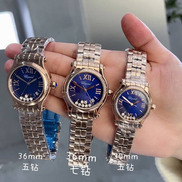 快乐钻Happy Diamonds 作为萧邦最门热最畅销的系列一以直细腻的手法诠释萧邦志标性灵动钻的石概念，此系列作柔品美而时尚，新款快乐钻的口圈弧形线条设计