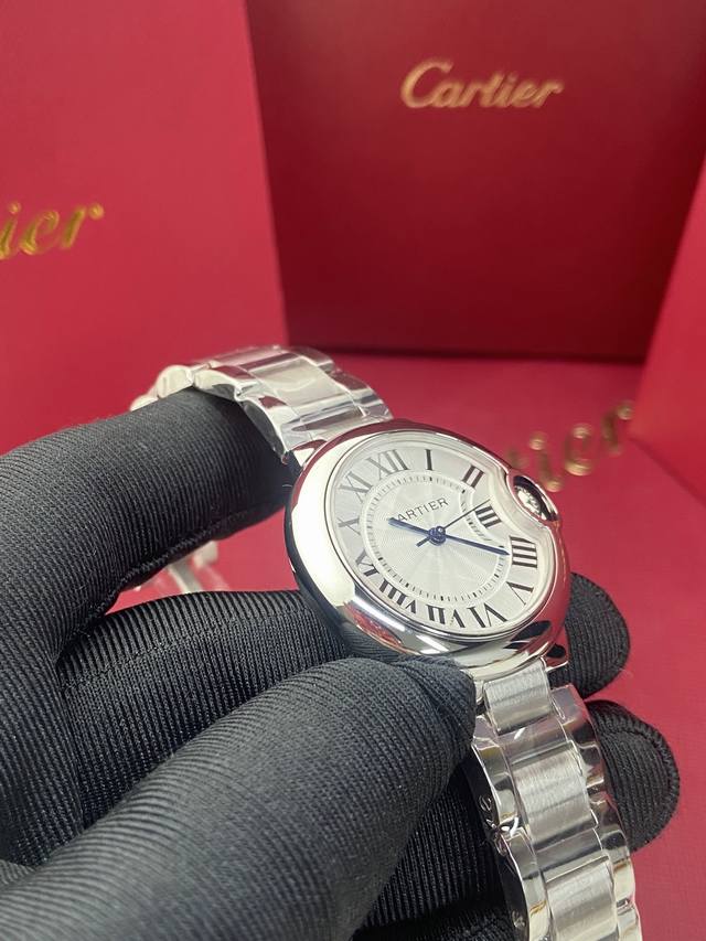 台湾厂蓝气球，28，33石英最新面，尺寸齐全 认准底盖码745565Xx3489 ，这个系列的腕表在卡地亚制表业中以风格细腻，格调优雅著称，当然此腕表一定具有这