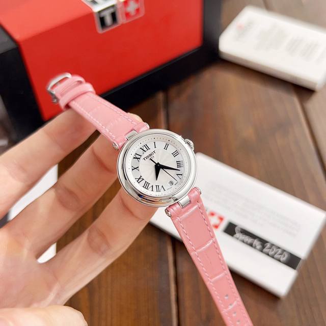 支持香港、美国直邮 天梭 最新款 最新款 最新款 嘉丽系列 T126.010瑞士石英女表 ！灵感于古罗马建筑，因其小巧迷人，也被爱称为“小美人” 宠爱自己不需要