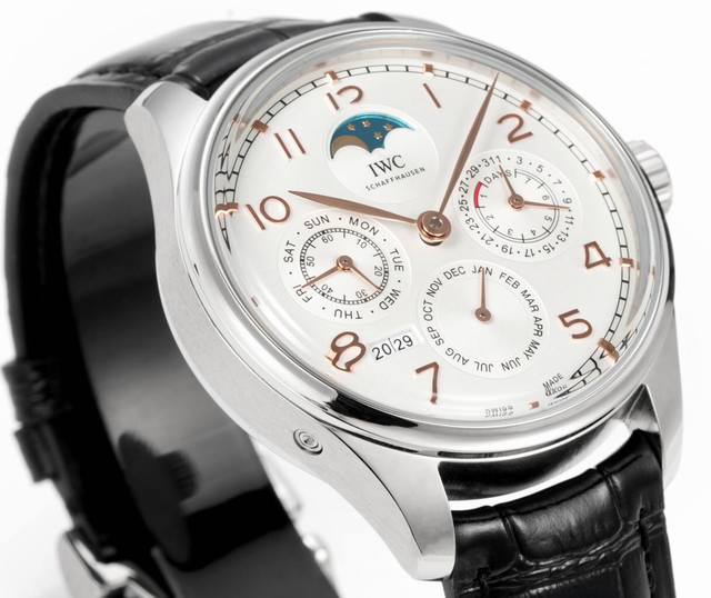 Gr新品 万国葡萄牙系列万年历腕表，复刻界最复杂的腕表，所有功能同步原装，所有功能调节通过把头控制. 1 功能介绍 12点日月星辰，9点钟独立小秒针和星期指针显