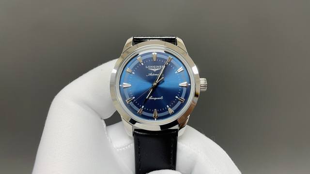 重磅呈献浪琴康卡三针系列复刻腕表 性价比之选，优雅再现 回溯1959年浪琴康卡斯系列的经典传奇，这款复刻腕表在满足现代佩戴需求的同时，将原作的复古韵味淋漓重现。