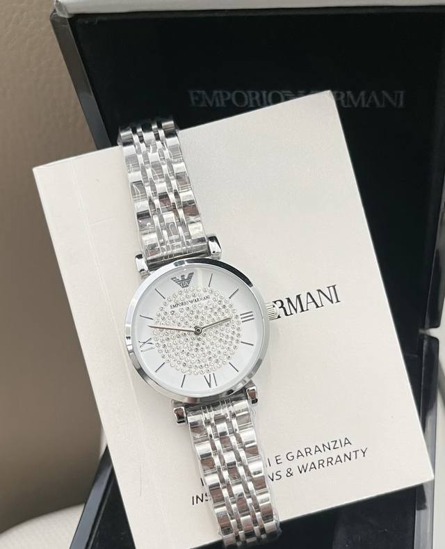 阿玛尼满天星真的是每个女生必入的！ 里面的小钻真的好闪啊 Bulingbuling 的