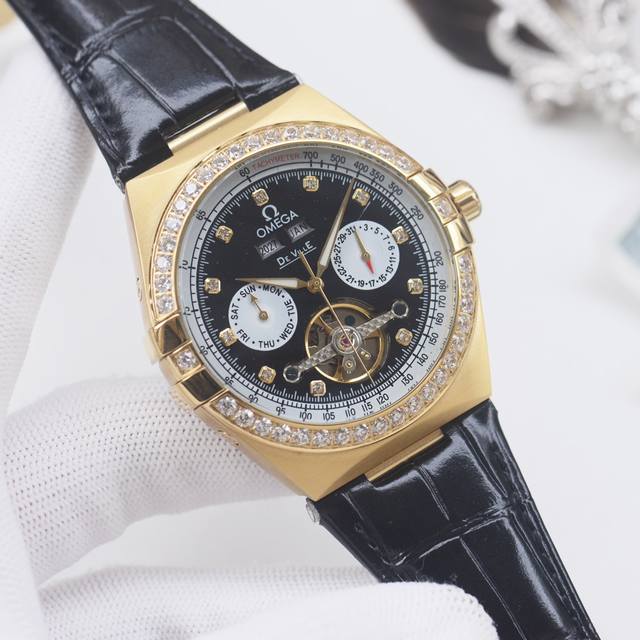 白 金 品牌：欧米茄-Omega 类型：男士腕表 壳套：顶级版316精钢L 表带：进口小牛皮表带 机芯：全自动机械机芯 镜面：矿物质防刮镜面玻璃 尺寸：直径42