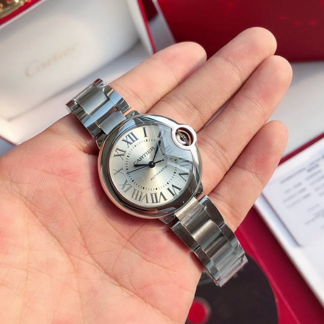 Af33Mm蓝气球到货 出场即颠，重金磨砺 经典款蓝气球Gd专属品质，女神必备款厚积薄发 亮点一：表壳纤细，壳身弧度优美，线条感清晰饱满，把头位置居中，壳身厚度