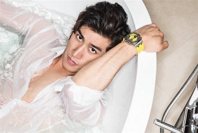 Factory Ap爱彼皇家橡树系列水果 型号：26703 跑秒计时自动机械男表 搭载原版Cal.3124机芯 直径：42Mm 超强夜光 1.表壳材质选用的31