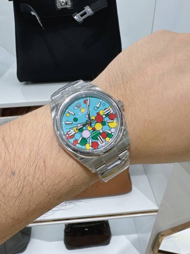 Ean Factory 蚝式恒动41系列 ①定制对版一体机芯，品质稳定可靠； ②表壳：尺寸厚度与原装一致 ③字面：高光打磨字钉，顶级瑞士Bgw9夜光，冰蓝超亮。