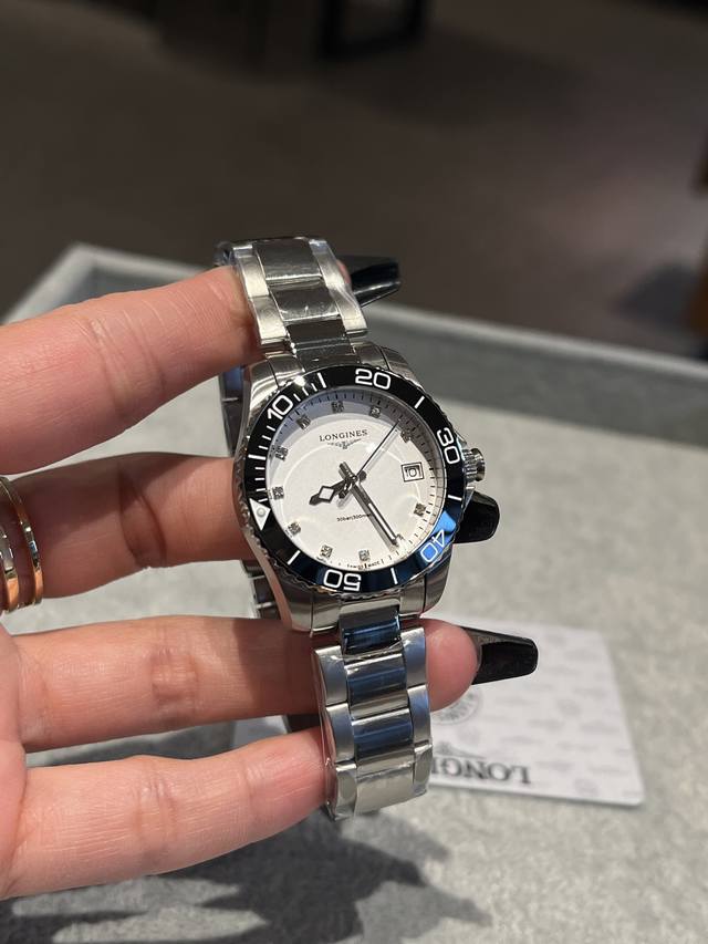 石英 新品推荐！属于女生的康卡斯来啦新款康卡斯悦动搭配日本进口机芯圈口定制陶瓷圈，全新女表尺寸32 令人心动的Offer三码合一 认准独家编码55199078