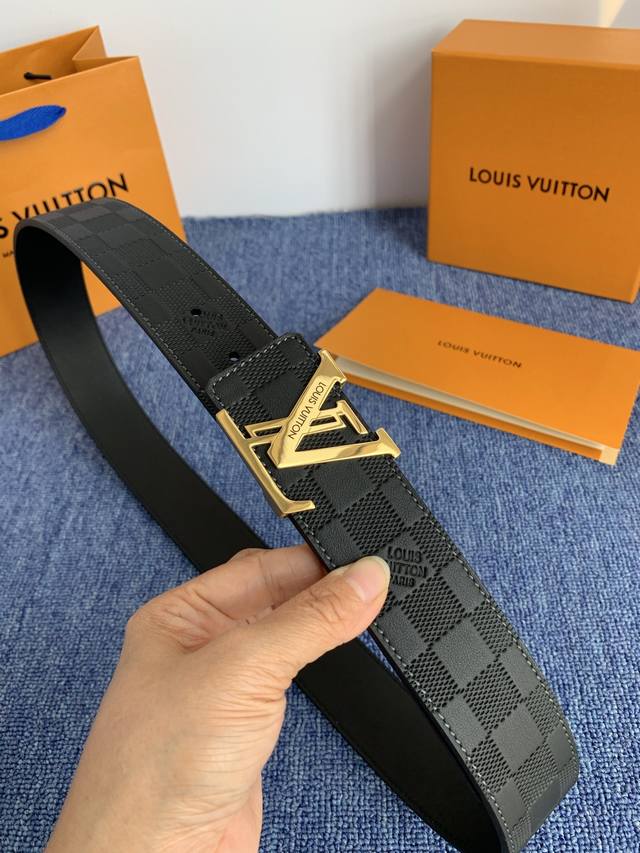 Brand LV 4.0Cm 550107 DDD Description: This belt features an LV buckle with a b
