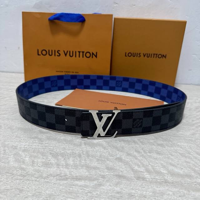 Picture Packaging Box + 10 DDD Lv Width 4.0Cm Reversible Belt merges two classic