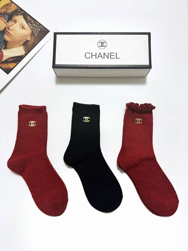 Comes with packaging DDD One box contains 3 pairs DDD Chanel classic logo wool