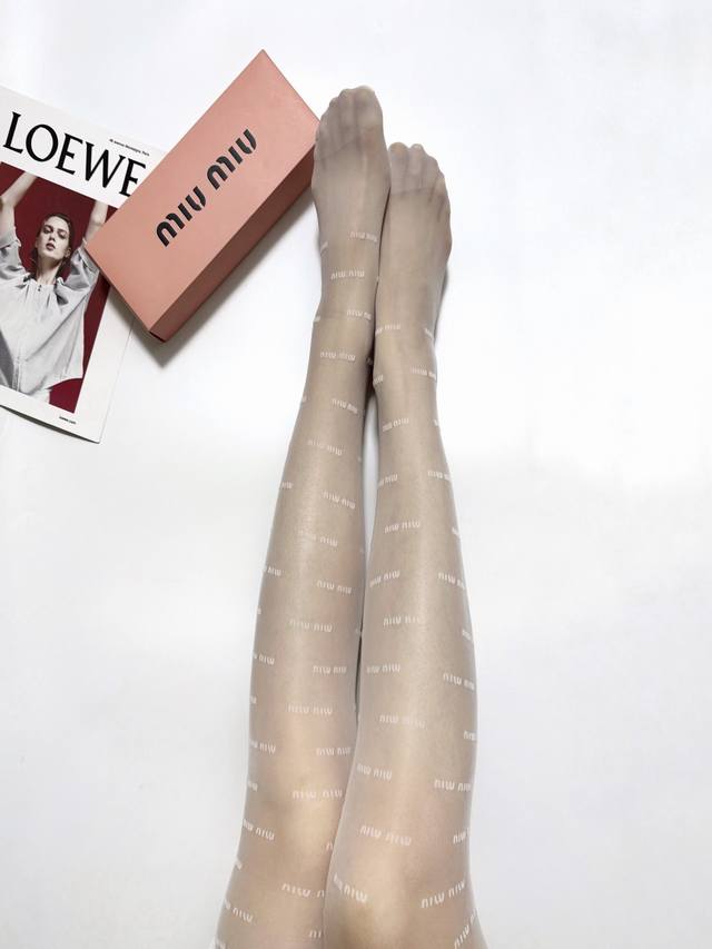 Comes with packaging DDD One pair of Miu Miu classic flocked letter stockings p